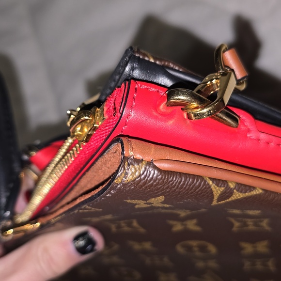 Louis Vuitton Brown and Red Satchel with Iconic Monogram and Gold Accents - Picture 5 of 16